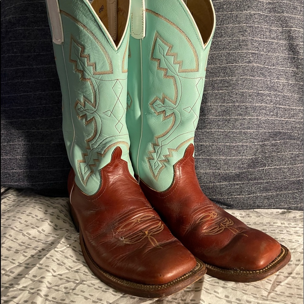 Anderson bean size 9.5 D. Nice color